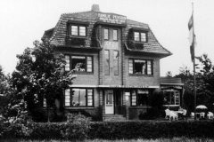 02a  Huize Bosch en Meer. Hotel-pensioen van mw. Bierling-Ronde. Foto uit 1935.