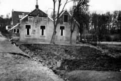 09a   Woonhuis/Schoenmakerij familie Luinge. gesloopt. Foto uit 1950-1955.